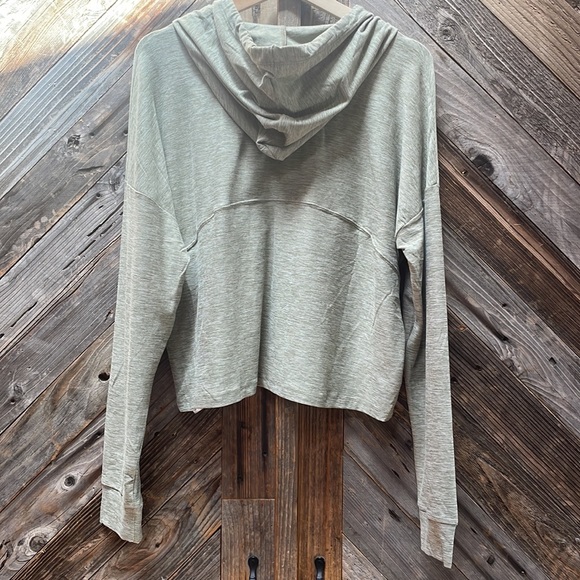 MARIKA Luxe Cropped Hoodie - Picture 2 of 7